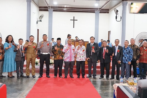 Hadiri Pentakosta Umat Kristiani Di Gereja GPDI Anugerah Duri, Kepala ...